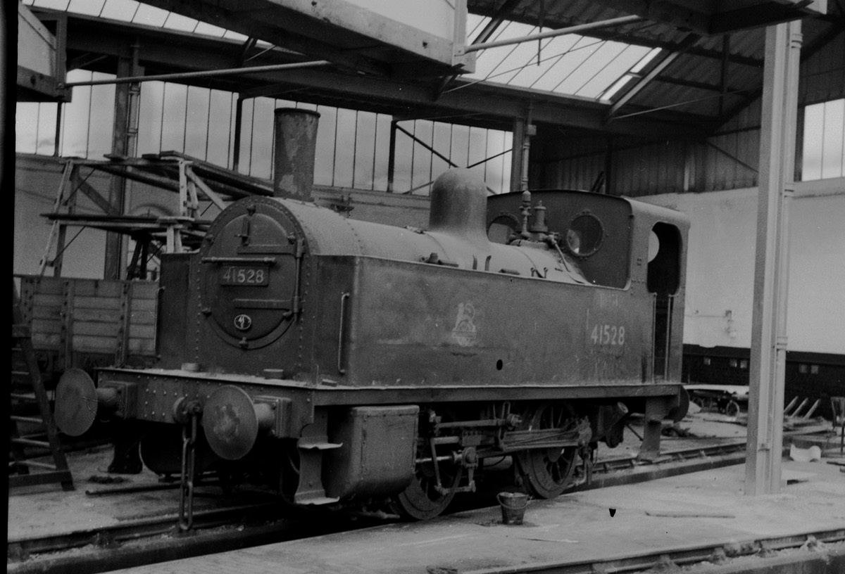 0F 0-4-0T No. 41528 at Staveley MPD