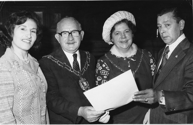 L.to.R.Grace.Mayor.Mayoress.John